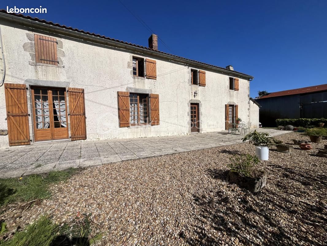 Maison 4 pièces 337 m² · à Neuvy-Bouin · 337 m² · 188 000 €