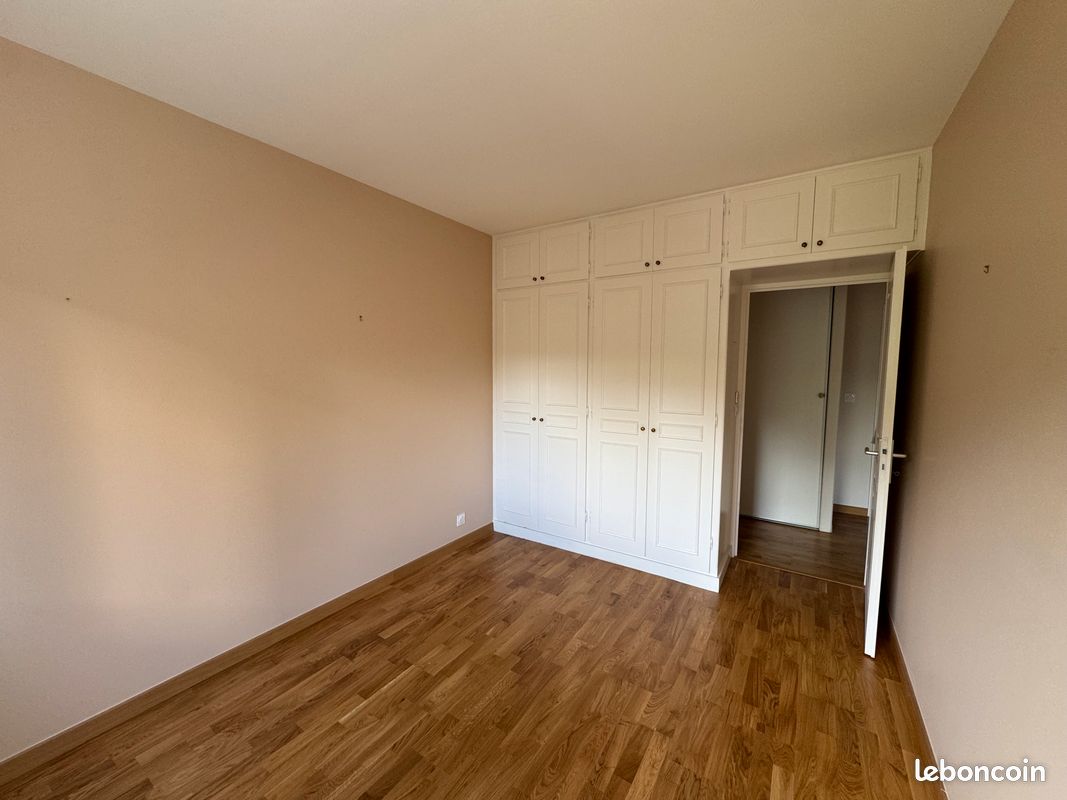 Appart F4 - 100 m² - 3 chambres - terrasse- balcon - cave - parking VERNON centre (image 8)
