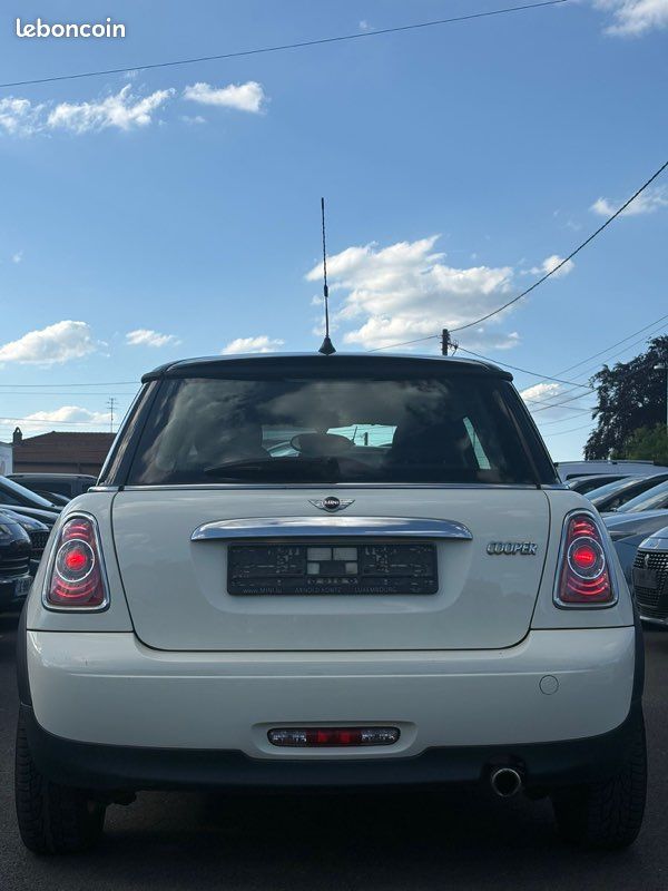 MINI mini Cooper 2 1.6 122ch manuelle 6 vitesses 2/3 portes - Climatisation - Jantes en alliage - Start/Stop automatique (image 3)