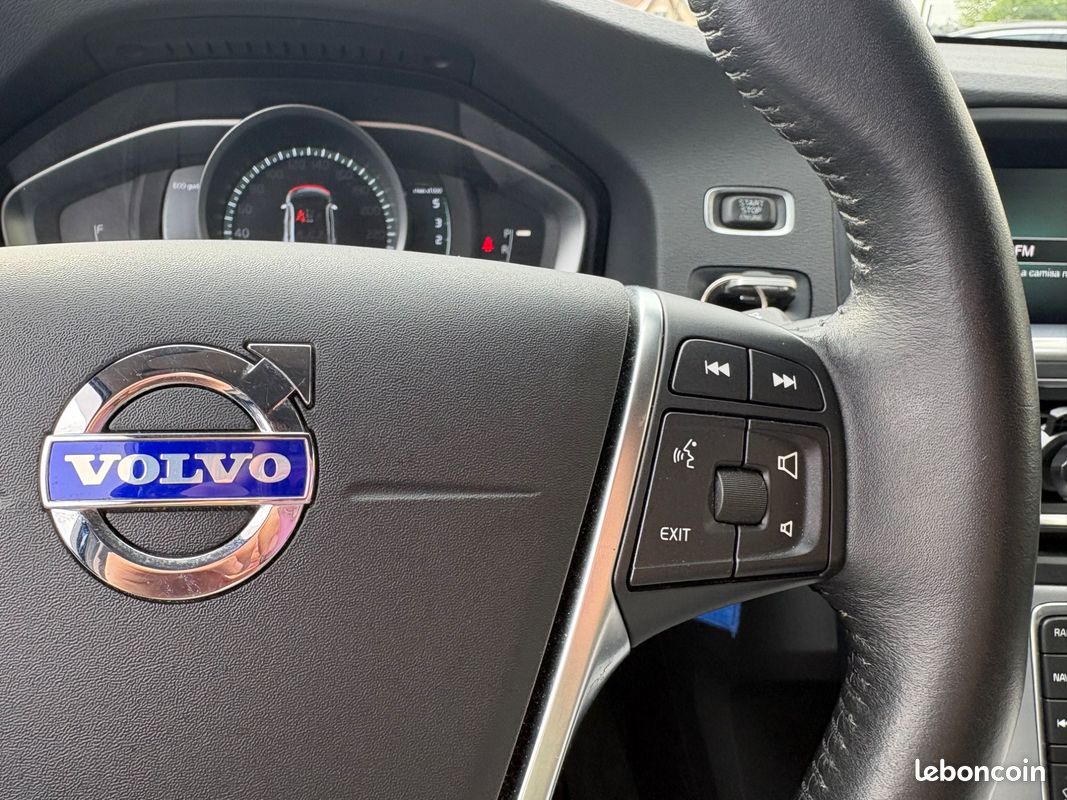 VOLVO V60 CROSS-COUNTRY 2.0 150ch PLUS D3 GEARTRONIC ENTRETIEN CONSTRUCTEUR (image 24)