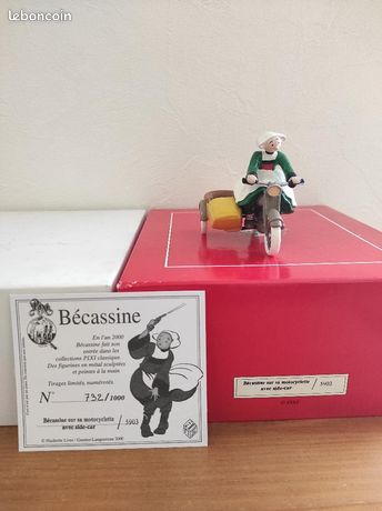 FIGURINE PLOMB CREUX en 45 mm officier français a l'assaut Charles
