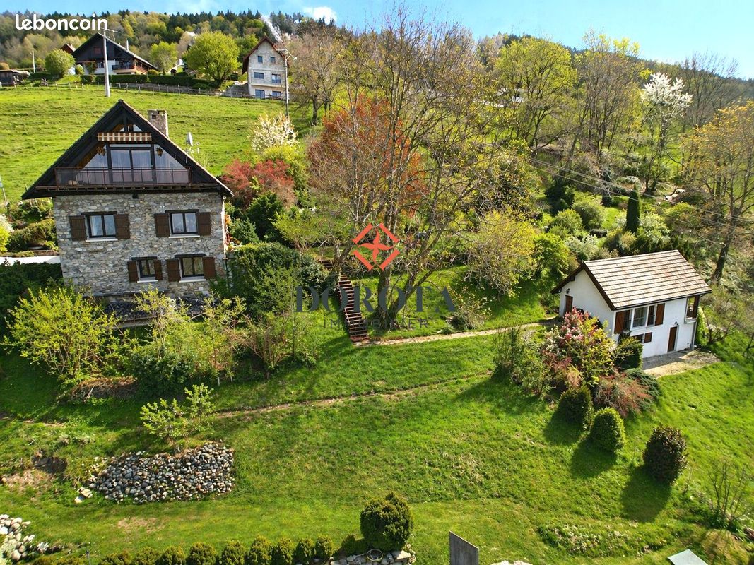 Maison 6 pièces 208 m² · à Saint-Jean-le-Vieux · 208 m² · 589 000 €