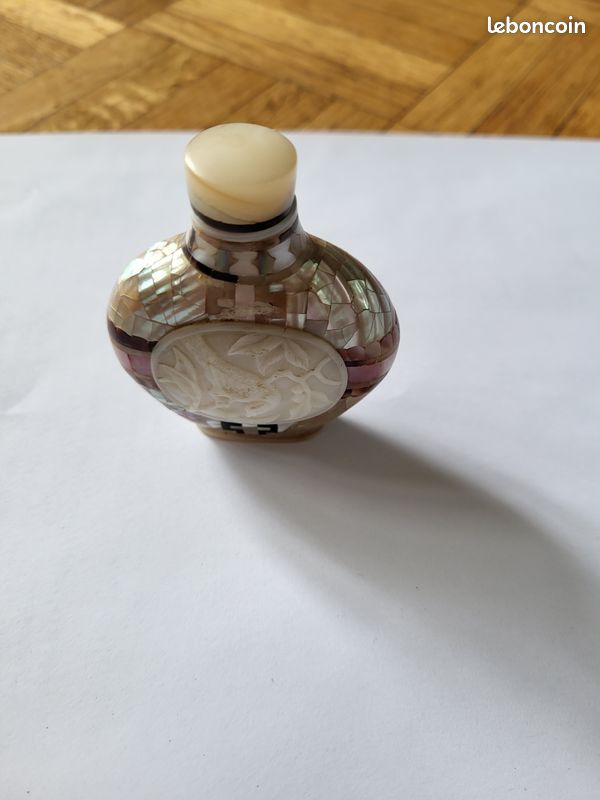 Antique flacon tabatière ovoide en nacre à décor marqueté (image 3)