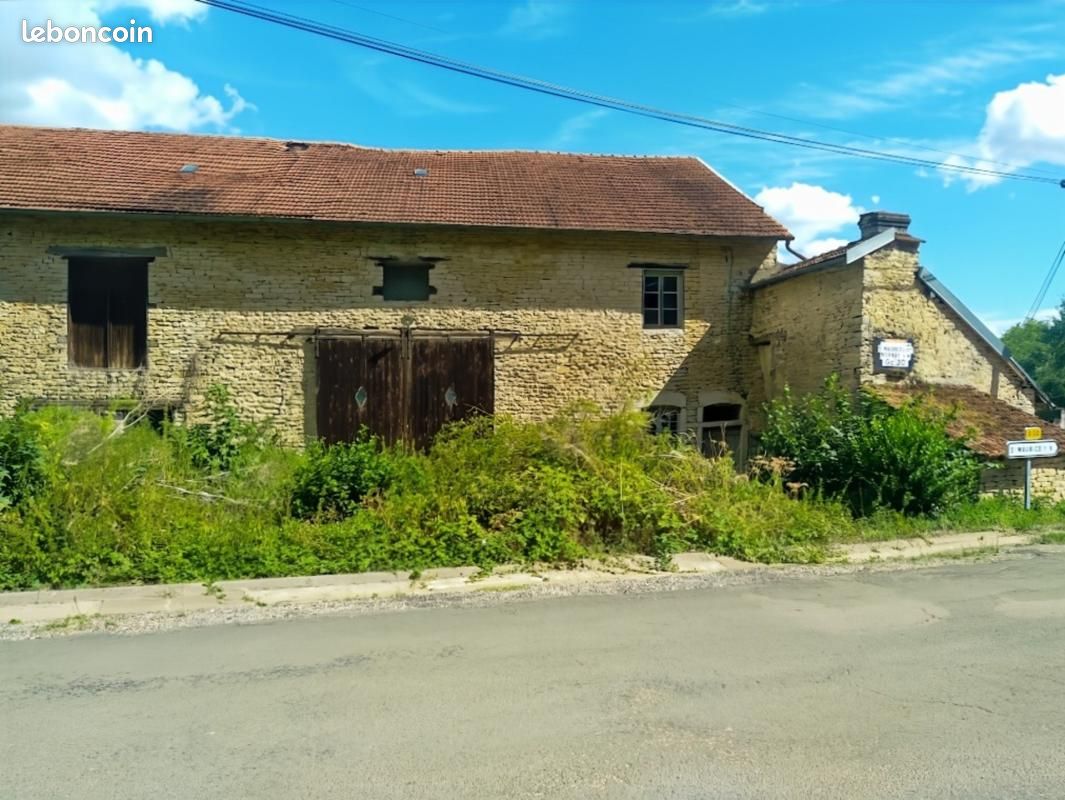 Maison 6 pièces 230 m² · à Chaume-Et-Courchamp · 230 m² · 109 500 €