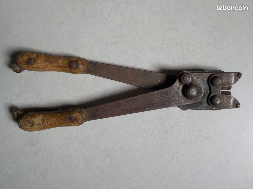 Pince coupante pour fil de fer barbelé de l'armée britannique de la Première Guerre mondiale (image 2)