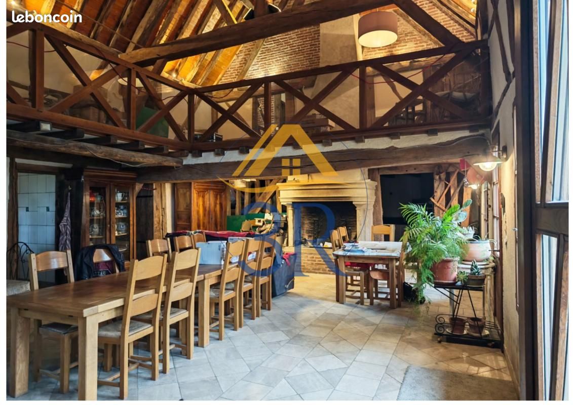 Maison 7 pièces 240 m² · à Saint-Bonnet-en-Bresse · 240 m² · 425 000 €
