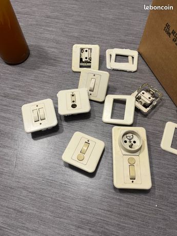 Prise haut parleur modèle chambord legrand à Clermont Ferrand | Clasf