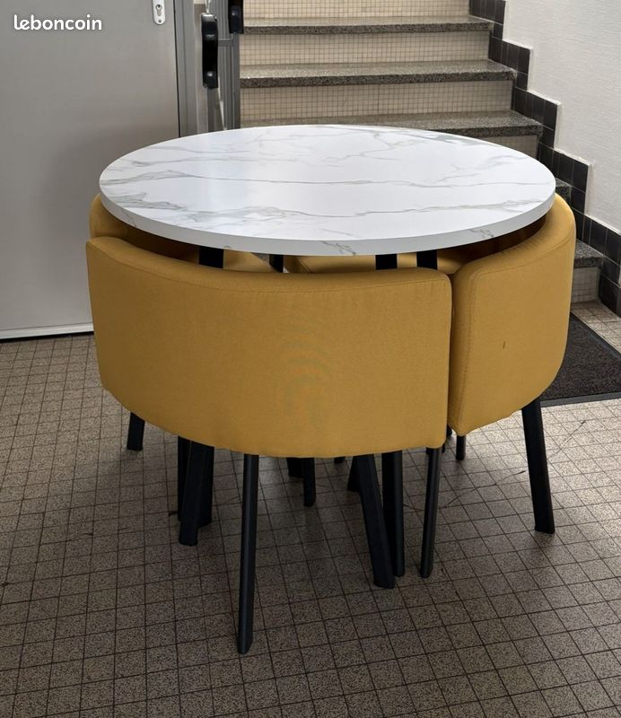 Ensemble table ronde + 4 chaises – Jamais utilisé (image 2)