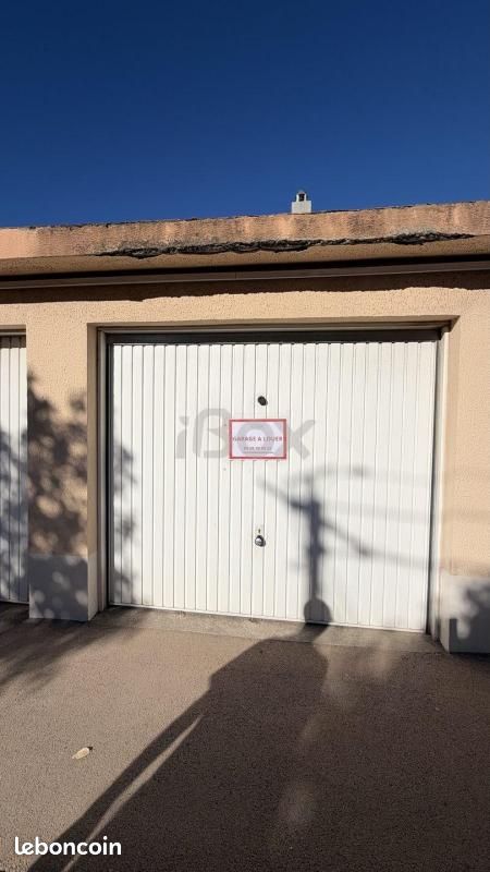 Parking 15 m² · à Six-Fours-les-Plages · 15 m² · 120 €/mois