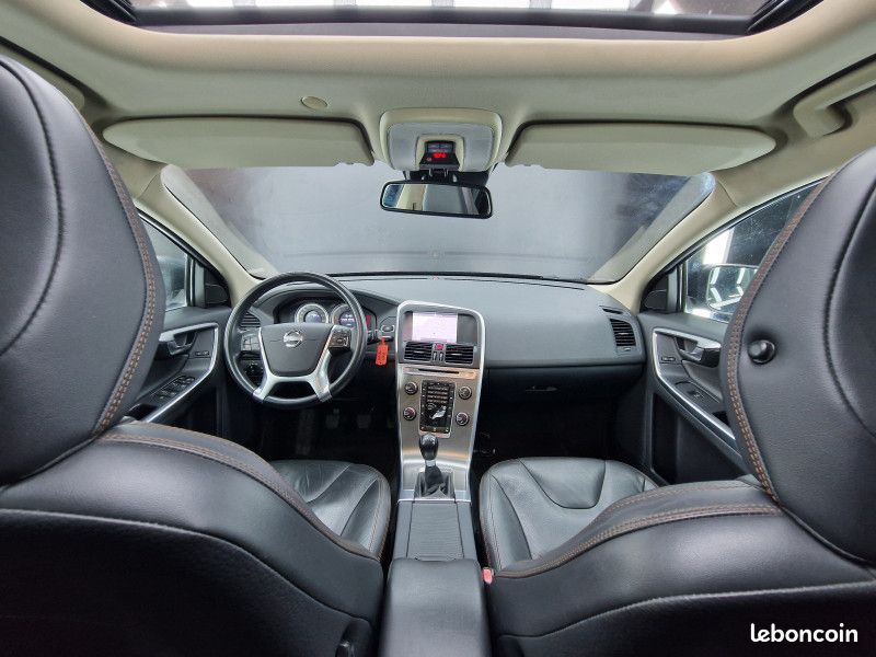 Volvo XC60 D3 136CH SUMMUM * TOIT * BLUETOOTH * XENON * CAMERA * NAVIGATION (image 9)