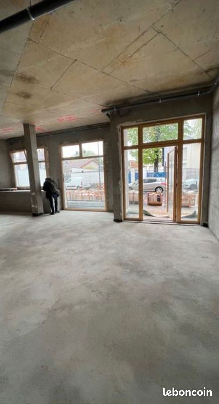 Boutique 79 m² ST MAUR DES FOSSES (image 4)