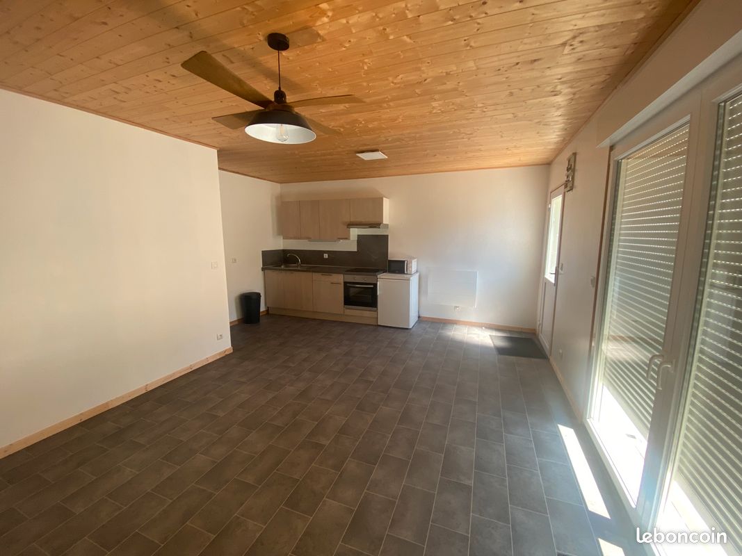 Appartement 2 pièces 48 m² · à Guyans-Vennes · 48 m² · 700 €