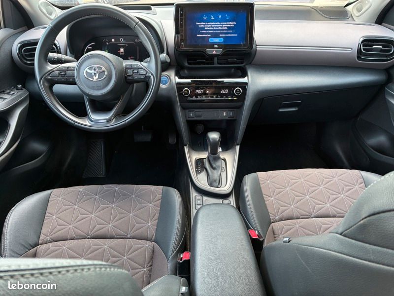 Toyota Yaris Cross 116H COLLECTION Pano Tech (image 11)