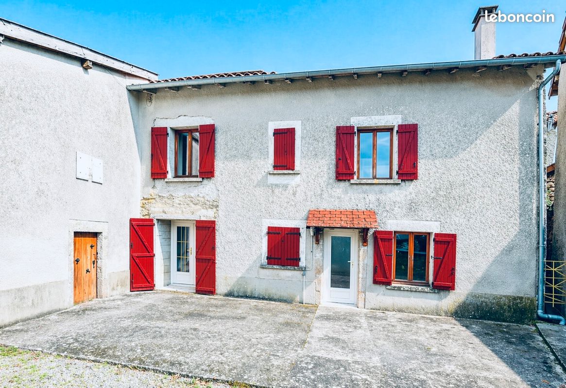 Maison 8 pièces 215 m² · à Sainte-Marie-de-Vaux · 215 m² · 240 000 €