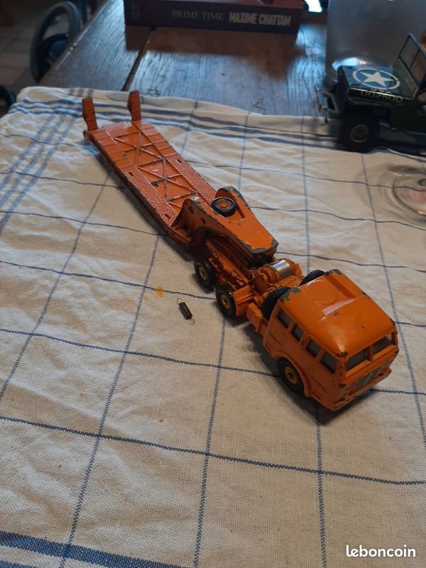 DINKY SUPERTOYS : Tracteur Berliet (avec glaces) et sa remorque surbaissée porte-tran