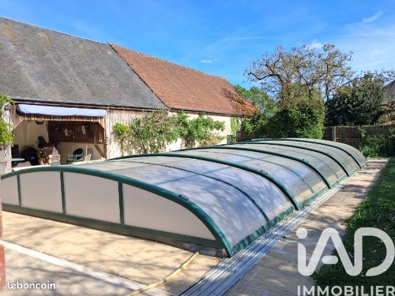 Maison 8 pièces 250 m² · à Loché-sur-Indrois · 250 m² · 295 000 €