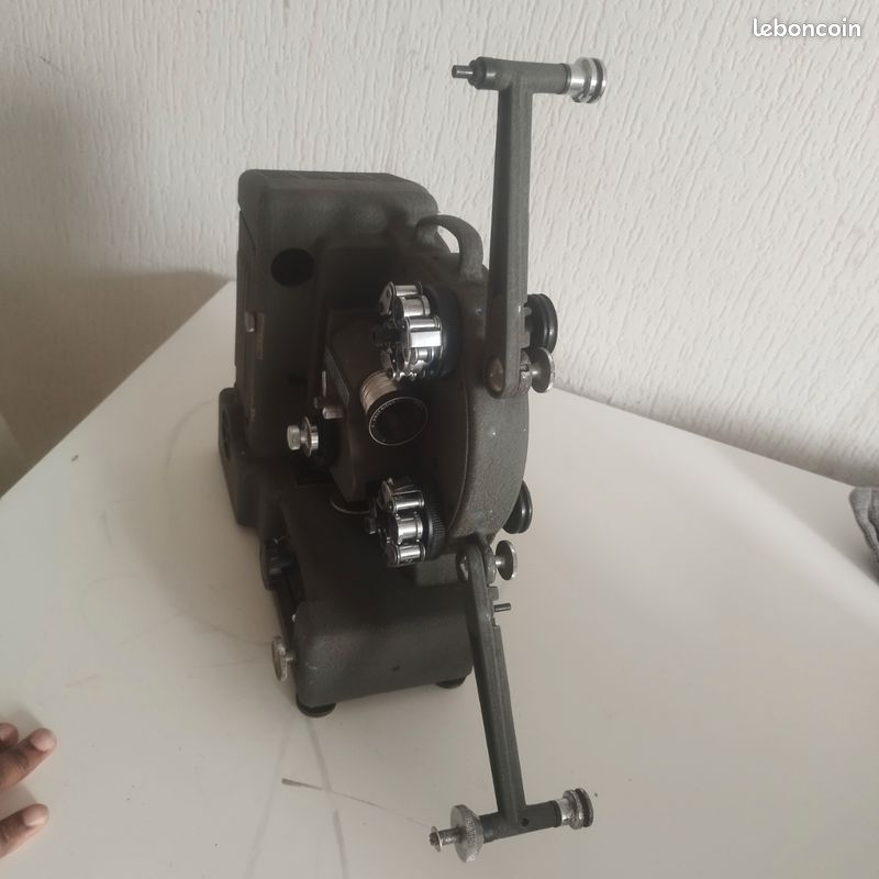 Projecteur De Cinéma Ancien HEURTHIER 16 Mm - Pièce De Collection