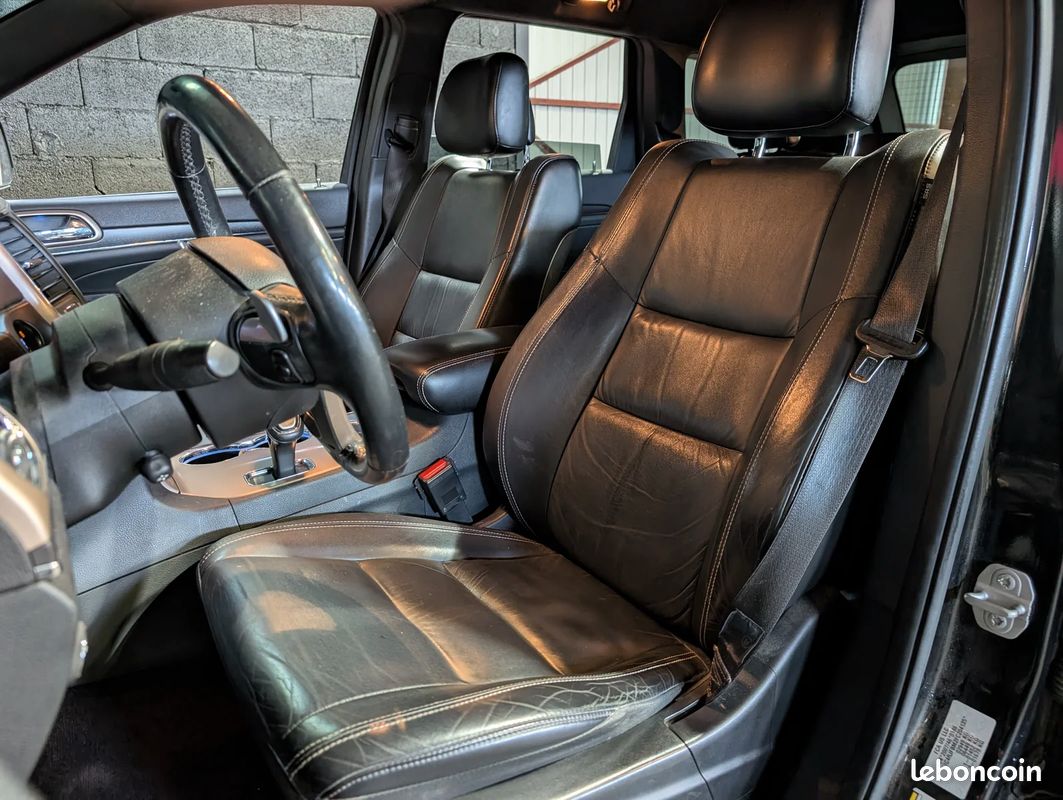 Jeep GRAND CHEROKEE 3.0 CRD 250CH Limited / CAMERA DE RECUL / CUIR / SIEGES ELECTRIQUES A MEMOIRES (image 9)