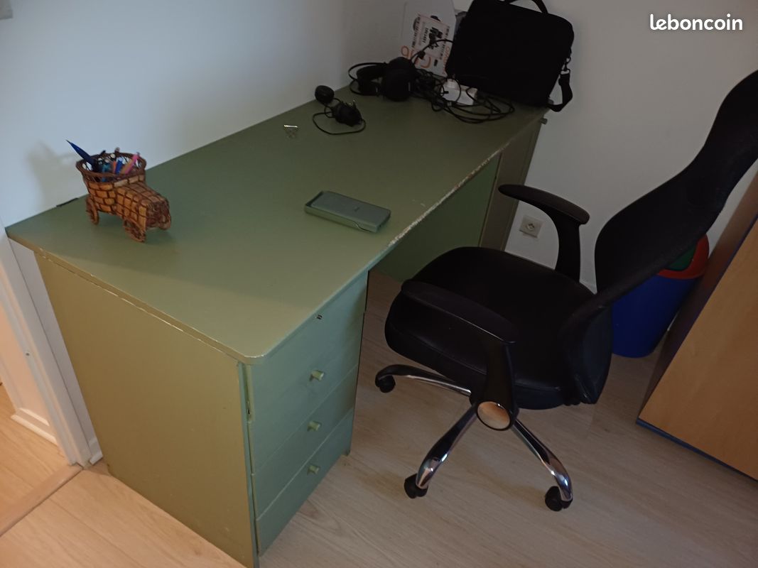 Bureau (image 1)