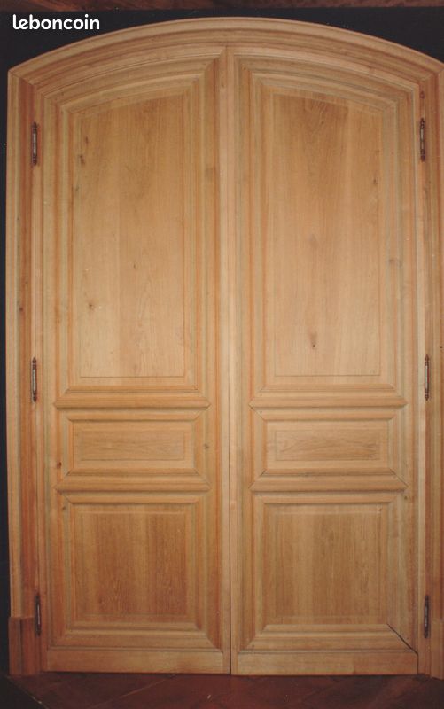 Double porte sculptées avec chambranle (image 3)