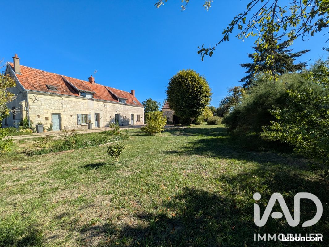 Maison 9 pièces 213 m² · à Benais · 213 m² · 239 000 €
