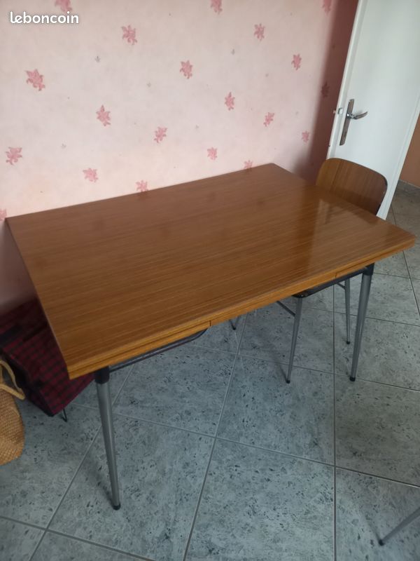 Table et chaises (image 1)