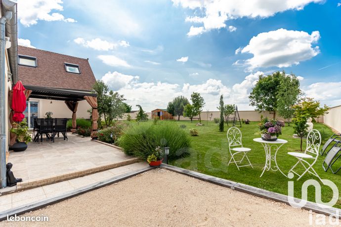 Propriété 8 pièces 240 m²