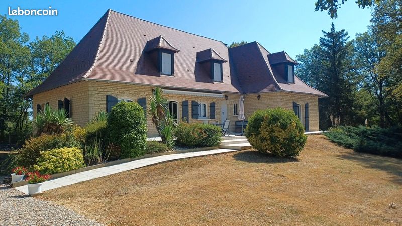 Maison 8 pièces 250 m² · à Brouchaud · 250 m² · 562 500 €