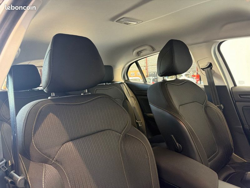 Renault MEGANE IV 1.5 BLUE DCI 115CH BUSINESS (image 30)
