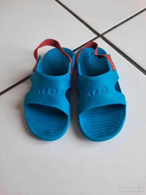 Claquette de piscine pointure 27-28 bleu avec élastique de