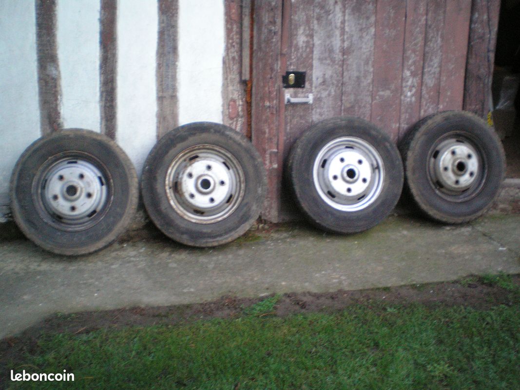 3 pneus montés sur jante pour renault master (image 2)