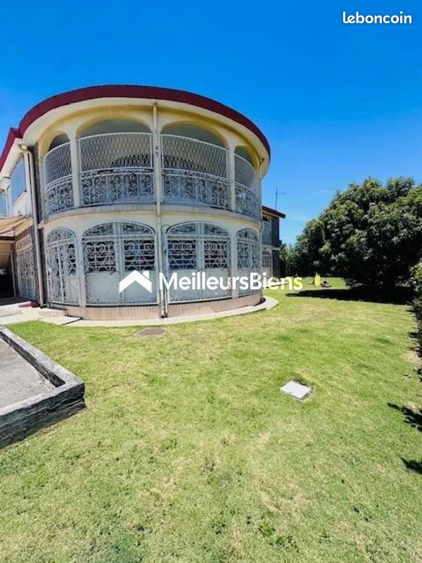 Maison 10 pièces 392 m² · à Baie-Mahault · 392 m² · 470 000 €