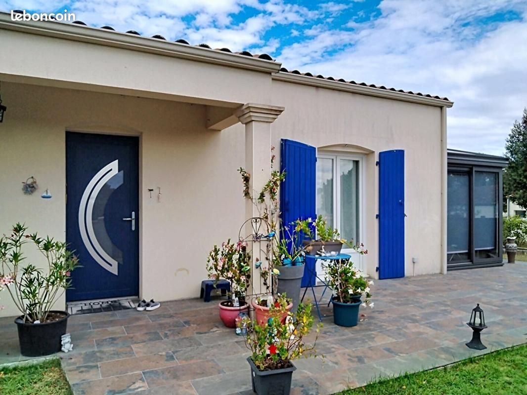 Maison 4 pièces 110 m² · à Saint-Romain-de-Benet · 110 m² · 289 000 €