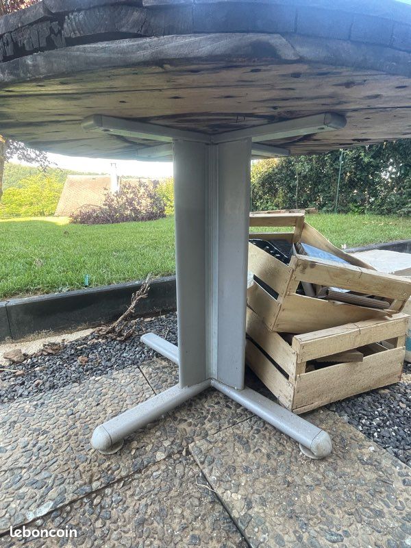 Pied de table (image 1)