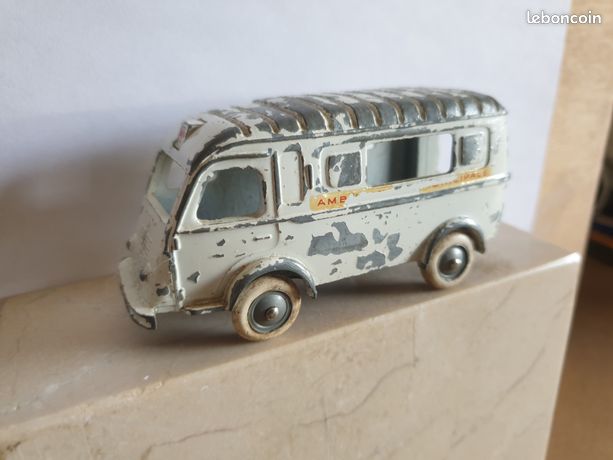 Les Petites Renault - Renault 1000 Kg vitré Berger 1950