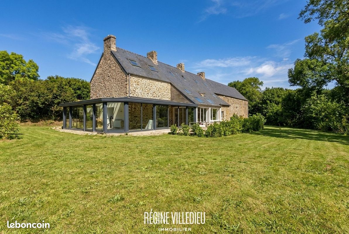 Maison 7 pièces 263 m² · à La Hague · 263 m² · 1 500 €