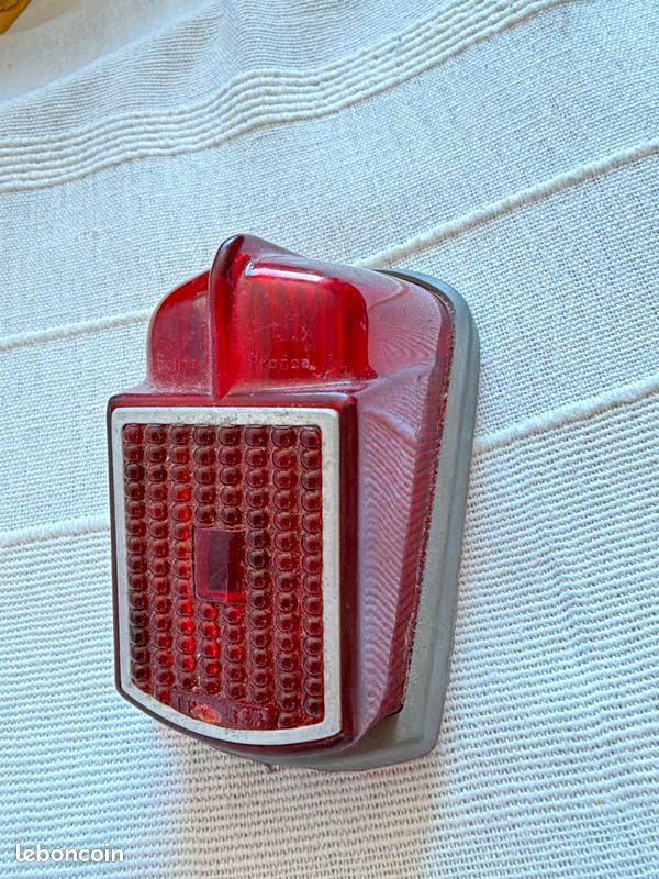 Cabochon Feu Arrière Citroën 2 CV SEIMA TPV 333 (image 1)