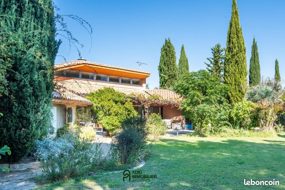 Maison 9 pièces 345 m² · à Uzès · 345 m² · 1 250 000 €