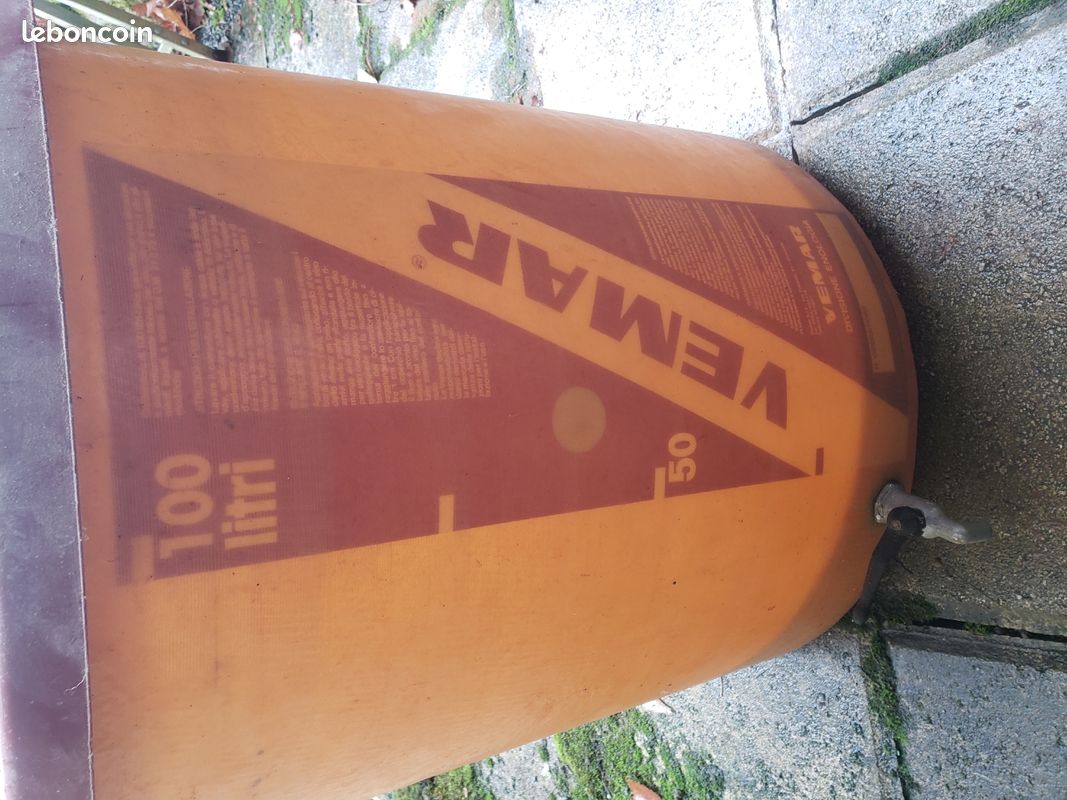 Petite cuve.100 litres avec robinet (image 1)
