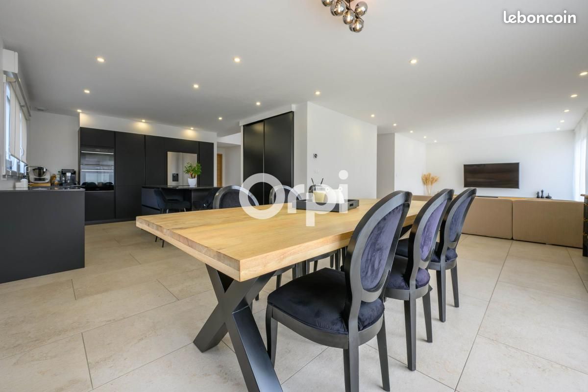Maison 5 pièces 178 m² · à Cantin · 178 m² · 420 490 €