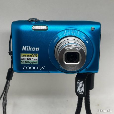 Nikon Coolpix S3300 Appareil photo numérique compact 16 Mpix Ecran 2,7 Zoom optique 6x Argent