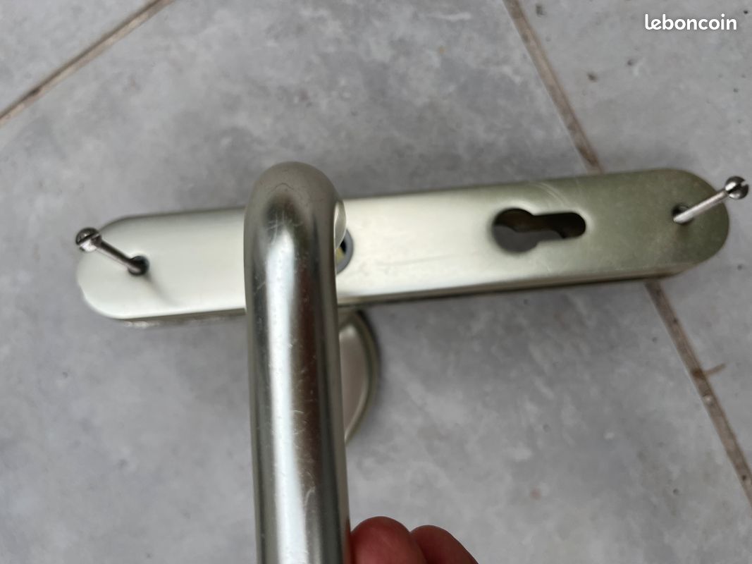 Poignée de tirage porte appartement (image 2)
