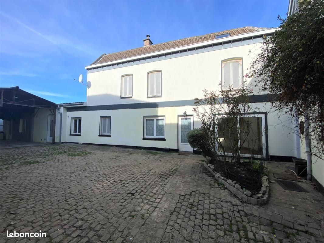 Maison 7 pièces 225 m² · à Sainghin-en-Weppes · 225 m² · 240 000 €