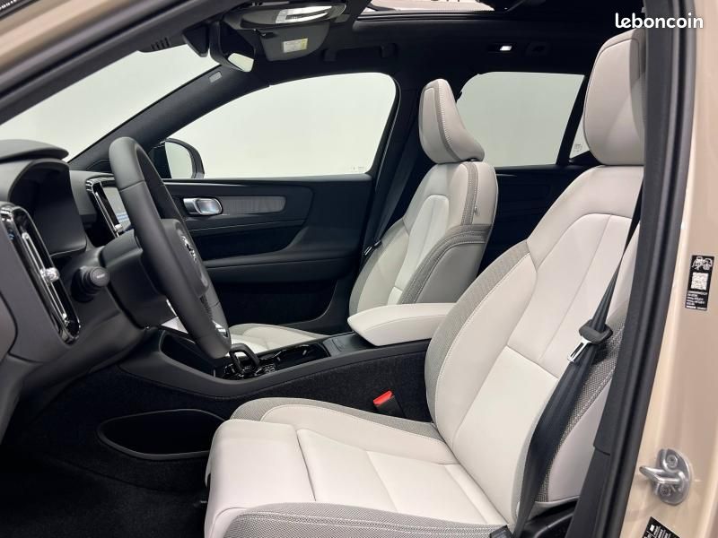 Volvo EX40 Single Extended Range 252ch Plus (image 6)