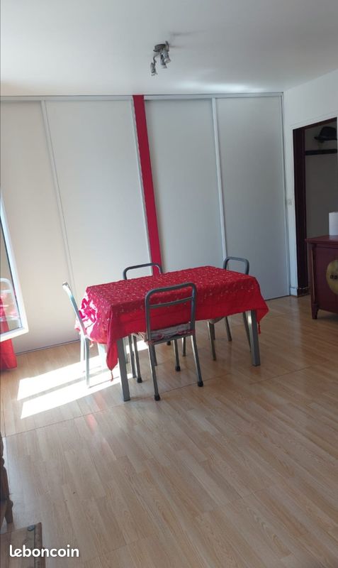 Beau Studio en location temporaire avec balcon Belleville Paris (image 3)