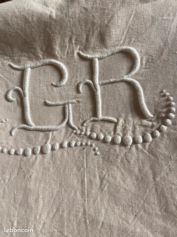 Drap ancien en lin brodé 2m40x2m56 (image 2)