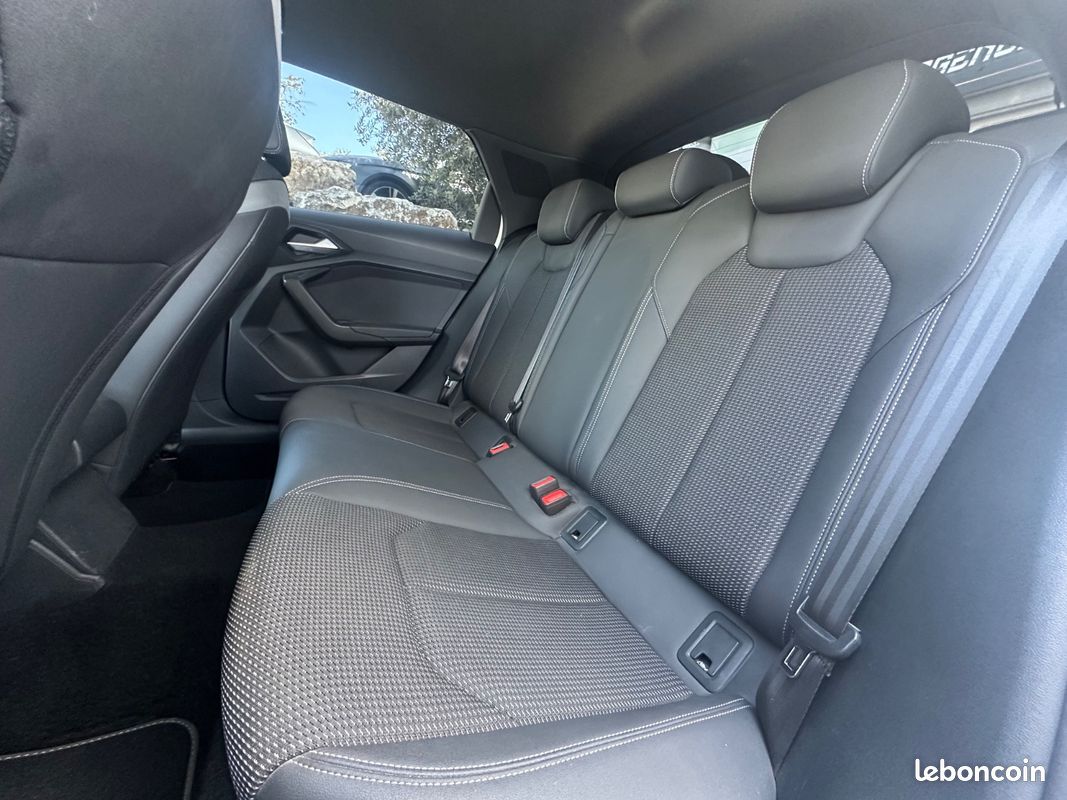 Audi A1 Sportback 35 TFSI 1.5 150CH S-line + CARPLAY + ECLAIRAGE D'AMBIANCE + 2EME MAIN + GARANTIE 12 MOIS (image 11)