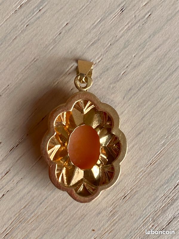 Pendentif camée vintage profil de femme – monture plaqué or – 2,1 × 1,6 cm - Montres & Bijoux