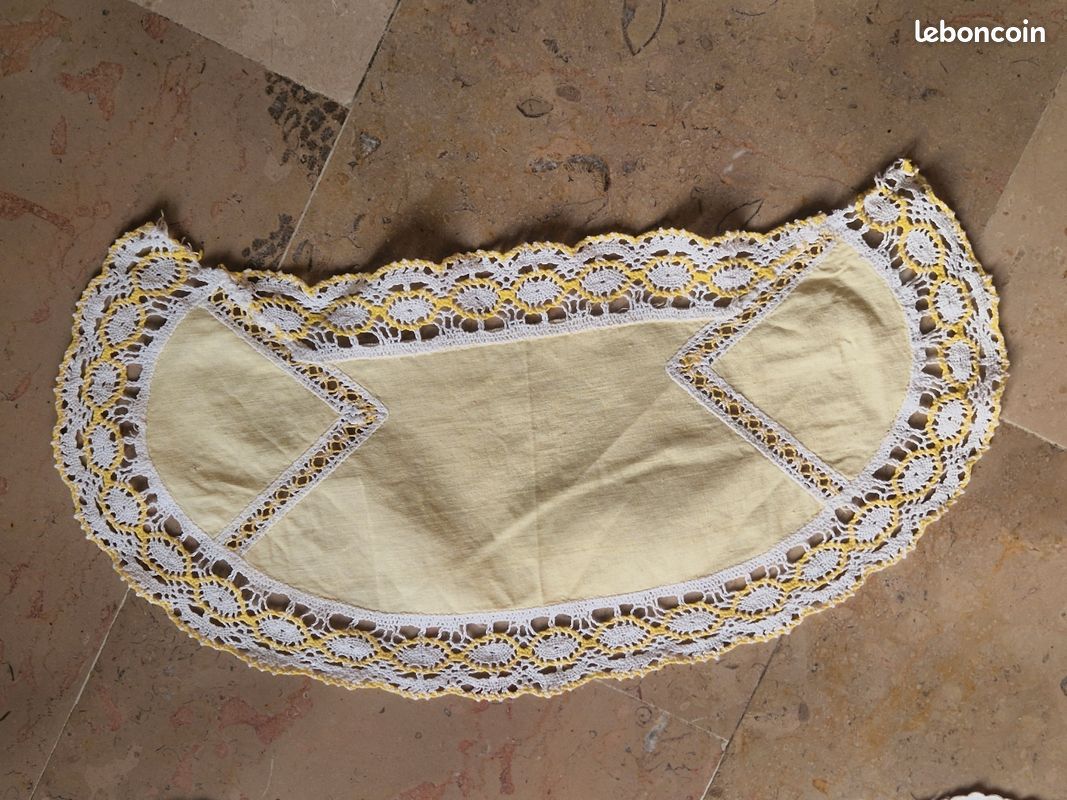 Napperon brodé motif feuille de blé fait main de Madagascar