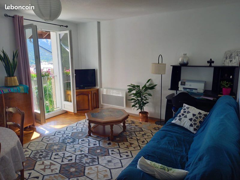 Appartement 3 pièces 65 m² · à Seyne · 65 m² · 650 €